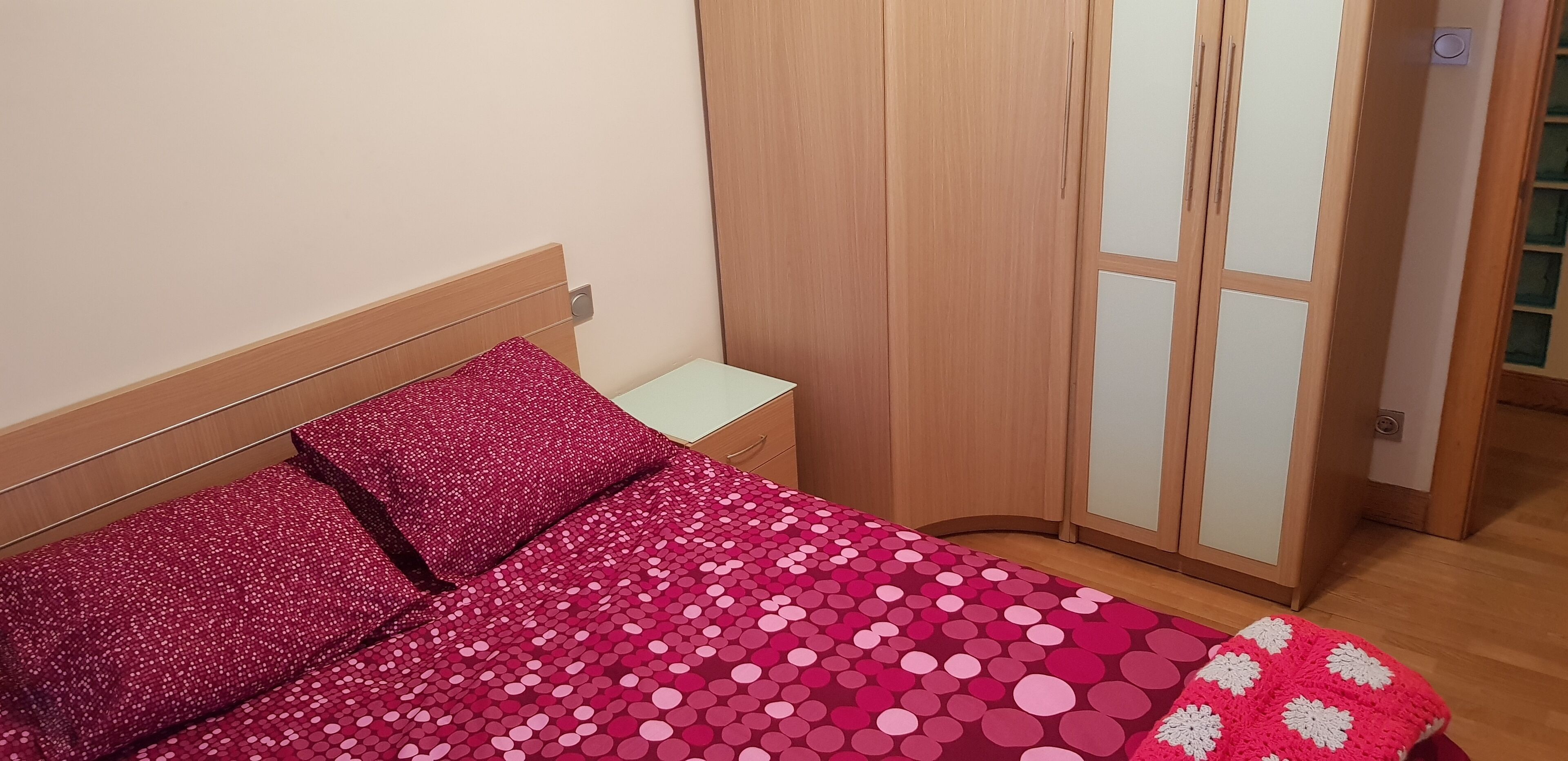 JON HOUSE WITH GARAGE AND WIFI 5 minutes from the metro