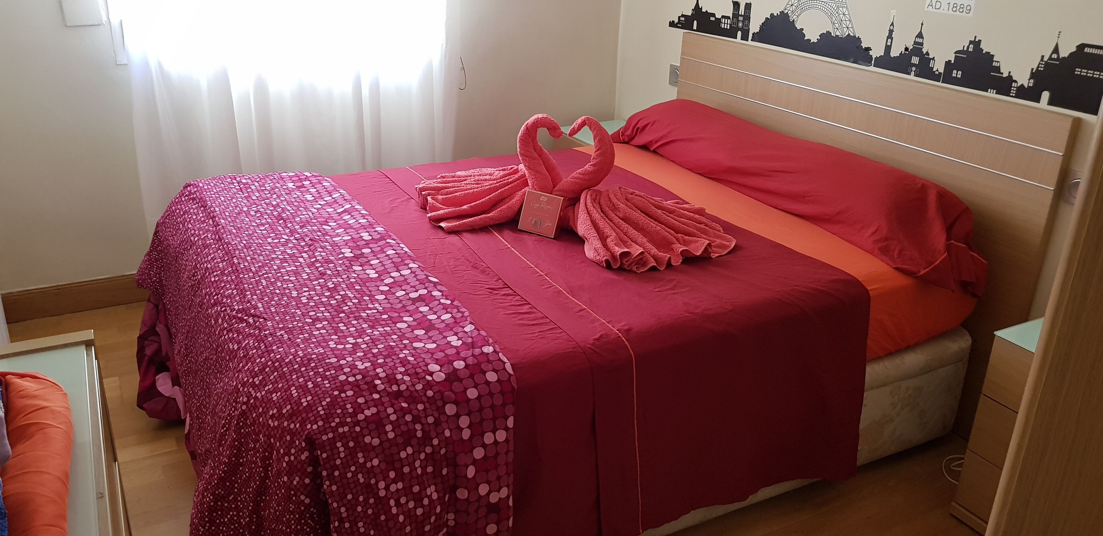 JON HOUSE WITH GARAGE AND WIFI 5 minutes from the metro