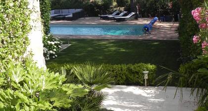 BELLE DEMEURE DE CHARME 5 chambres Ă 1 km de SAINT TROPEZ