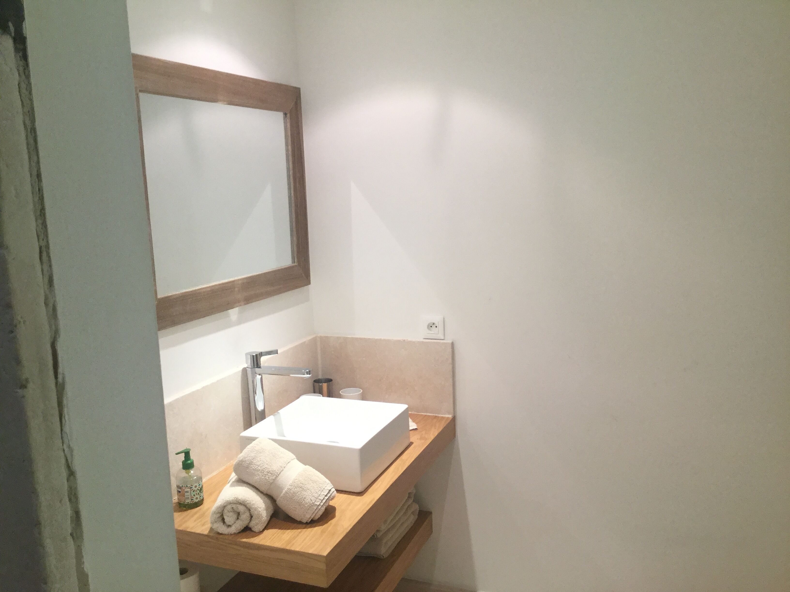 Salle de bain chambre 3 + douche
Maison annexe
