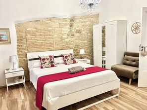 1 bedroom, in-room safe, desk, iron/ironing board
