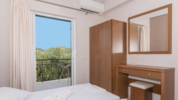 2 bedrooms, iron/ironing board, internet, bed sheets - Allegro Apartment in Keri Beach APT8 (Keri)