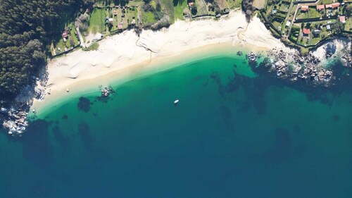 Apartment with terrace and sea views on the beachfront