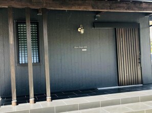 Overnatningsstedets indgangsparti