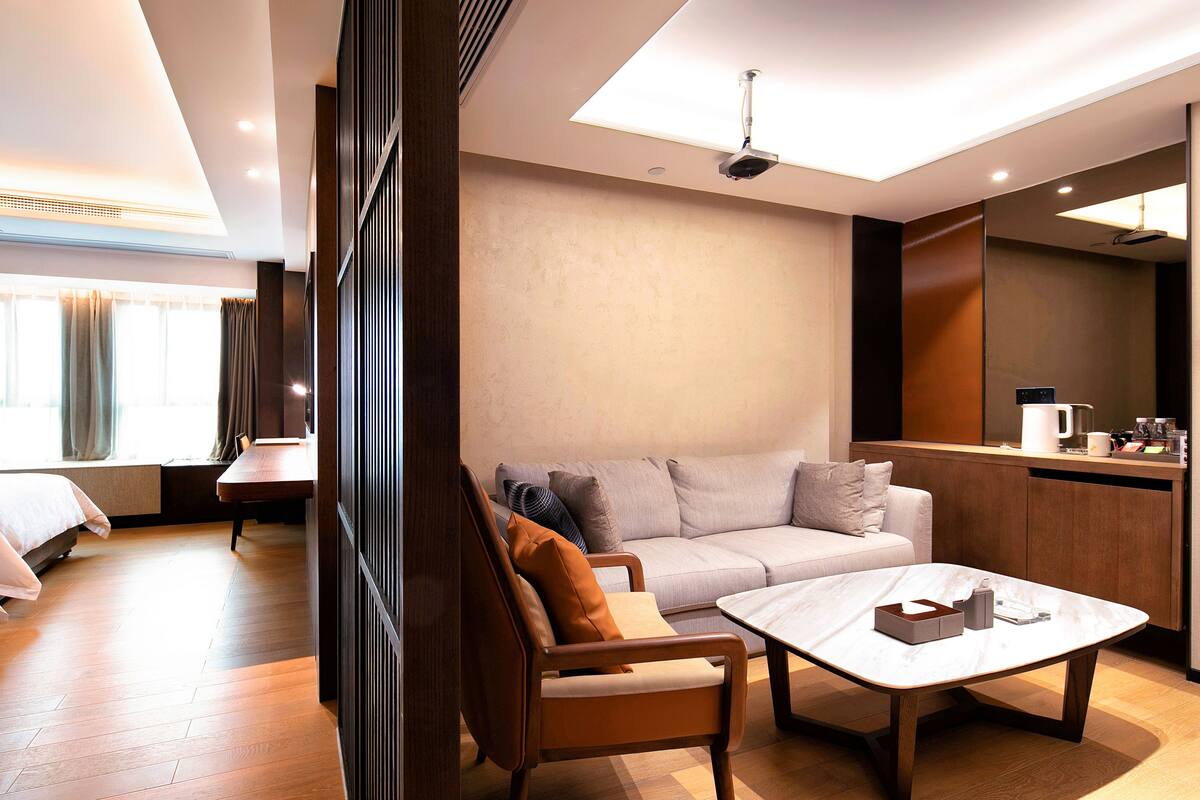 Comfort suite | Een kluis op de kamer, individueel gedecoreerd, individueel gemeubileerd