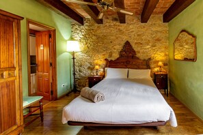 4 bedrooms, iron/ironing board, travel cot, free WiFi