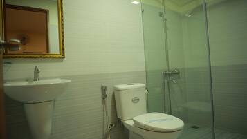 Ducha, artículos de higiene personal gratuitos y secador de pelo