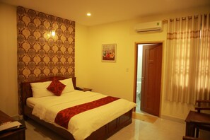 Minibar, bàn, màn/rèm cản sáng, truy cập Internet không dây miễn phí