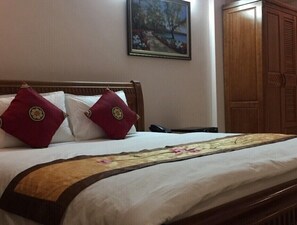 غرفة ديلوكس مزدوجة | ميني بار ومكتب وستائر تعتيم وواي فاي مجانًا