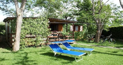 Podere Campi Al Mare. Casa GELSOMINO- POOL - Private garden - jacuzzi - wifi