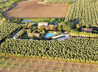  Podere Campi Al Mare. Casa GELSOMINO- POOL - Private garden - jacuzzi - wifi 