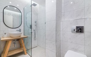 Shower, free toiletries, hair dryer, towels