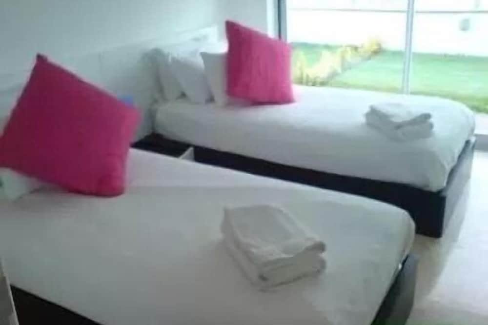Family holiday apartment for 6 at amazing horizon sky resort