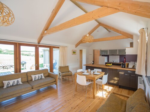 Contemporary cottage for 2 people (plus baby) in rural setting near to Falmouth