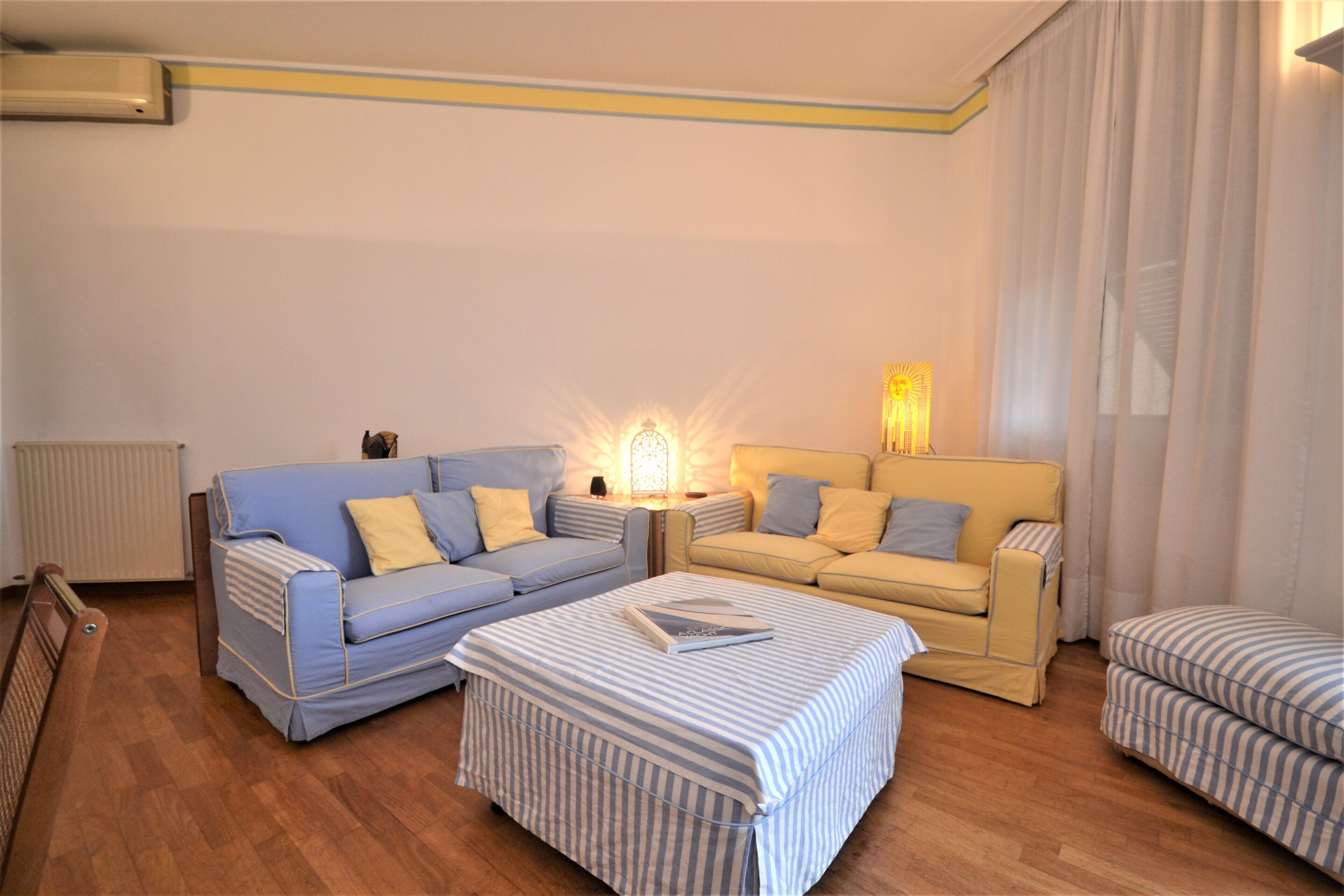 Seafront apartment in the center of Yellow