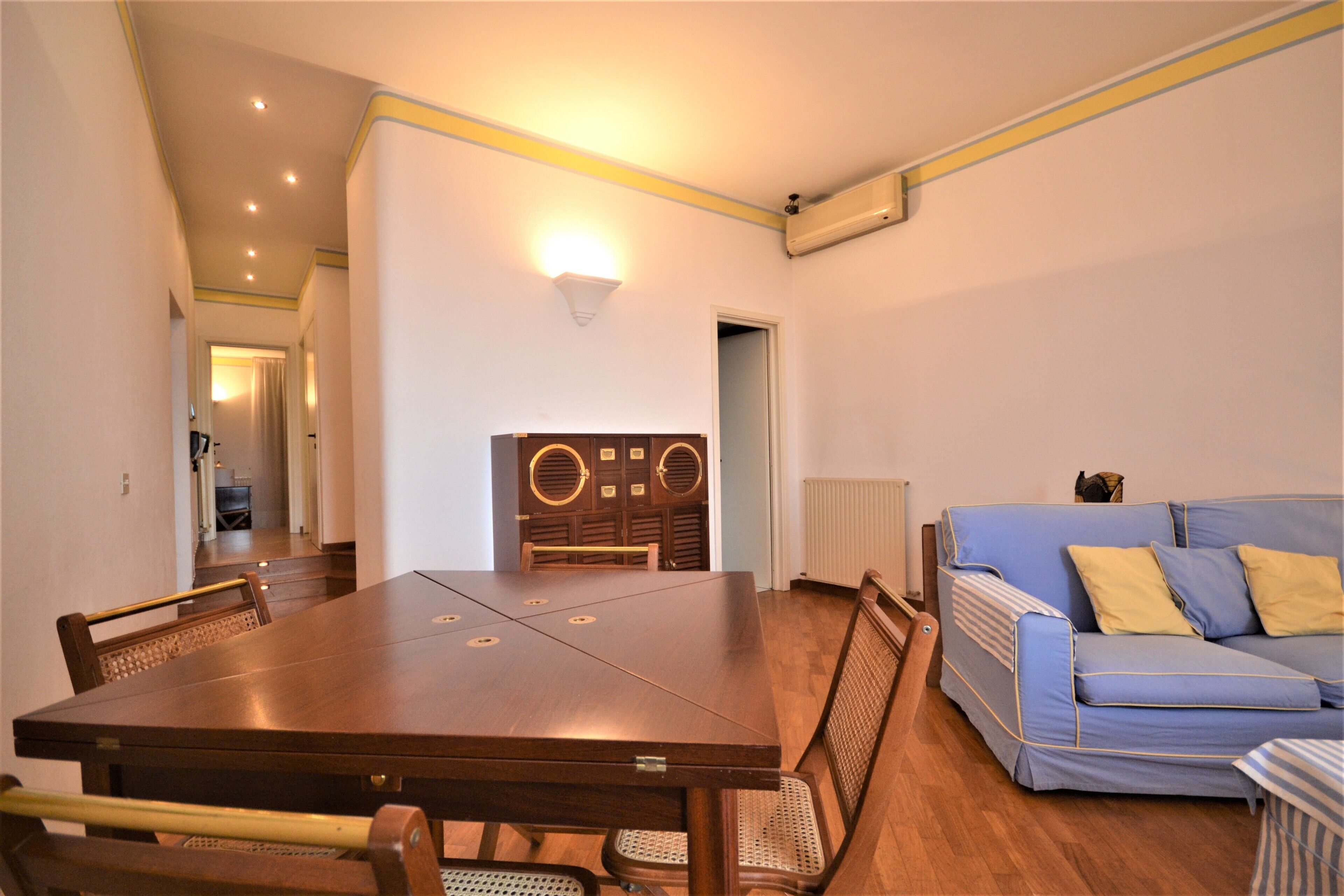 Seafront apartment in the center of Yellow