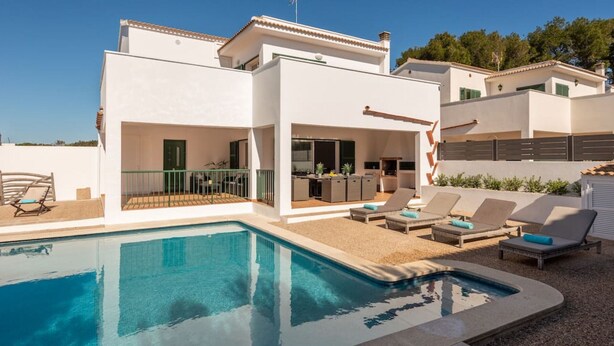 A modern villa with a swimming pool, outdoor seating, and a covered patio area. - Villa La Calma - beach,private Pool, free AC&WiFi (Es Mercadal)