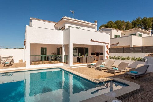 Villa LaCalma - privater Pool, kostenlose AC & Wifi