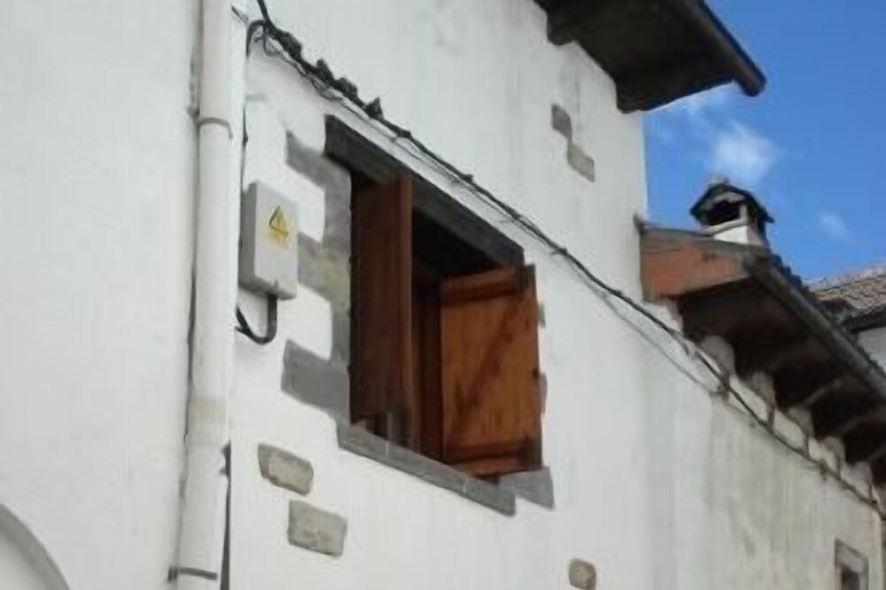 House in Borau Near Astún for 7 people