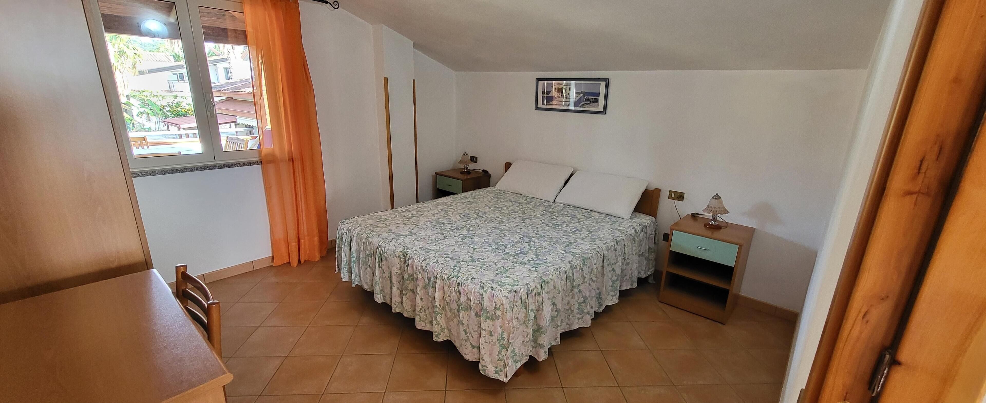 3 Schlafzimmer, Schreibtisch, Bügeleisen/Bügelbrett, Reisekinderbett