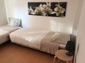 3 bedrooms, iron/ironing board, bed sheets