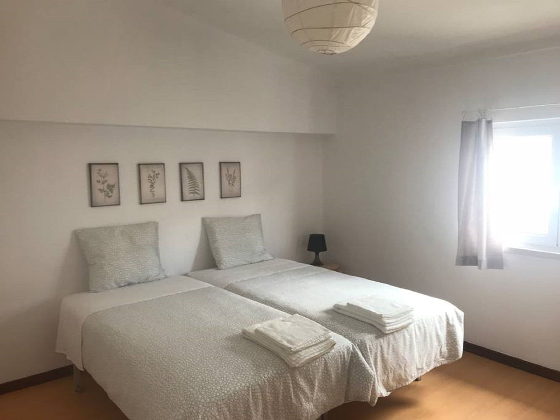 3 chambres, fer et planche à repasser, draps fournis