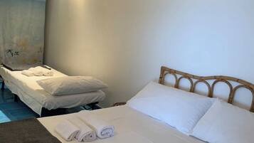 5 bedrooms, iron/ironing board, free WiFi, bed sheets