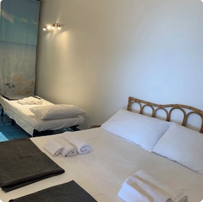 5 bedrooms, iron/ironing board, free WiFi, bed sheets