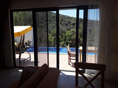 Secluded villa with own indoor & outside pool & mountain view