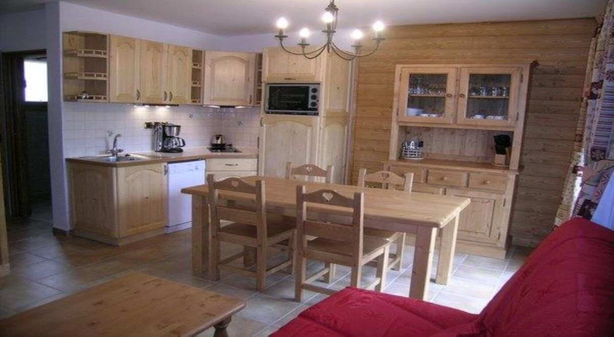 Chalet, Savoyard charm in unspoiled surroundings, heated swimming pool, ideal for families