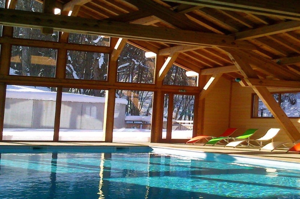 Chalet, Savoyard charm in unspoiled surroundings, heated swimming pool, ideal for families