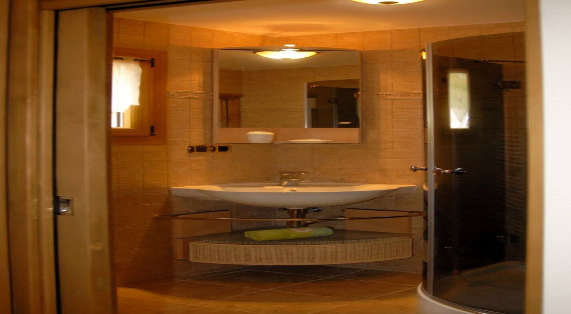 Chalet, Savoyard charm in unspoiled surroundings, heated swimming pool, ideal for families