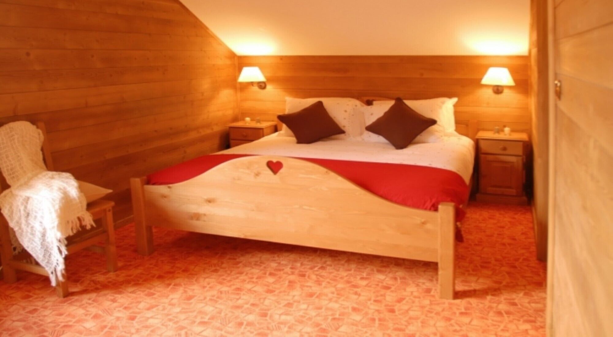 Chalet, Savoyard charm in unspoiled surroundings, heated swimming pool, ideal for families