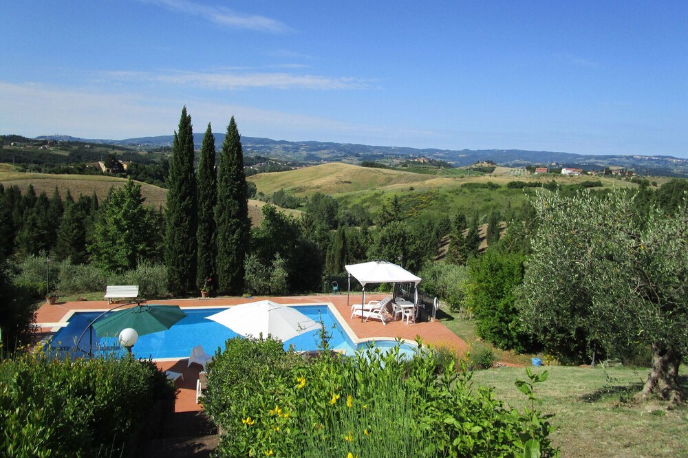 Tognazzi Holiday Home - Lilium Suite - indoor and outdoor swimming pool