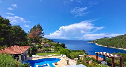 Apartment"View Lux"-sea view,swimming pool, jacyzzi, sauna,garden,playground