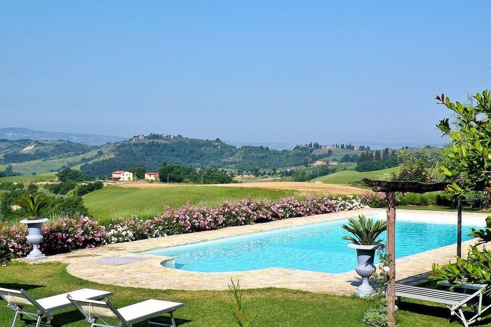 Villa Gilia A: A characteristic and welcoming two-story apartment that is part of a villa surrounded by the greenery, with Free WI-FI.