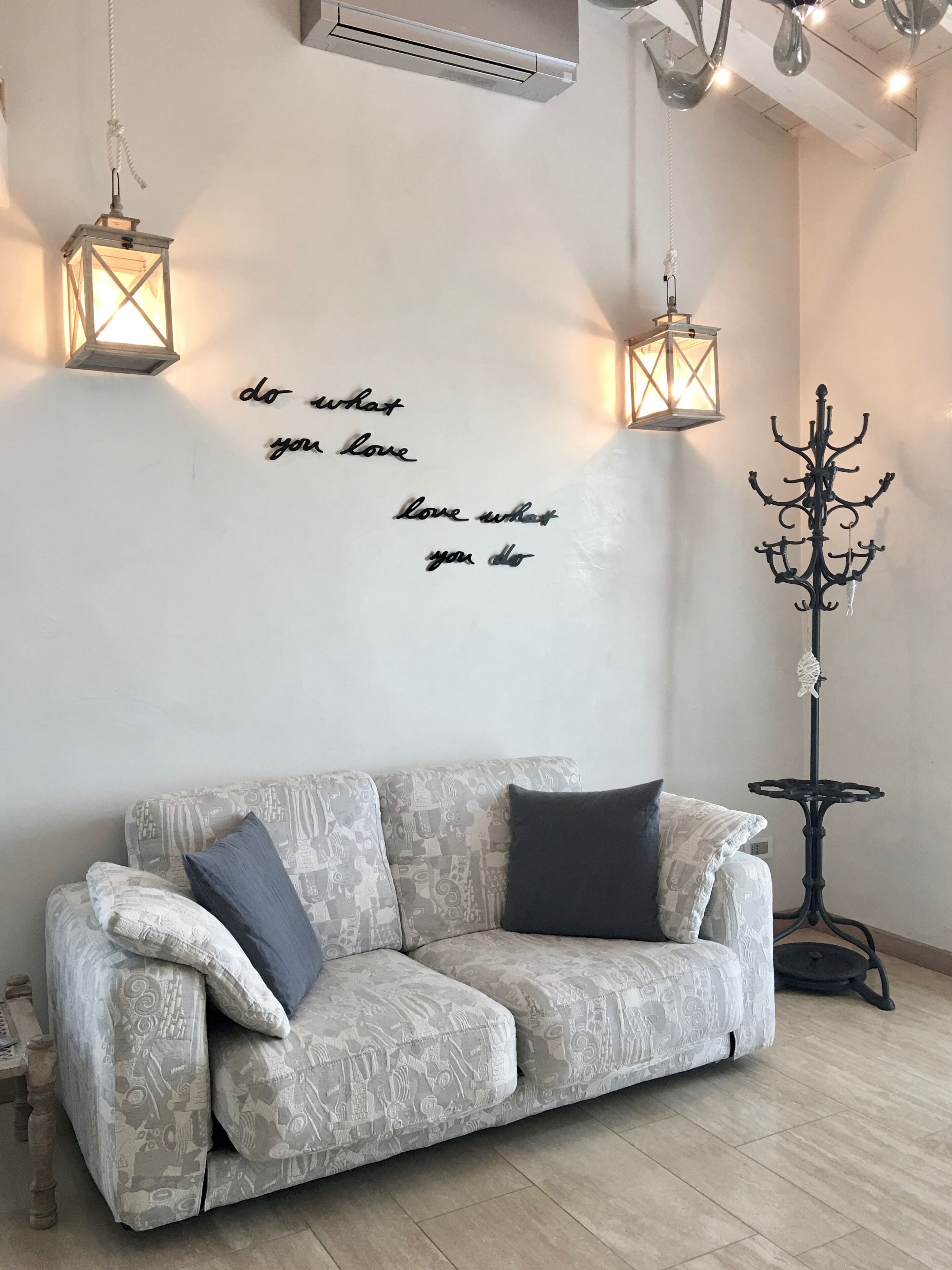 Lagoon Suites # 3 - Apartment with private garden and lagoon view.