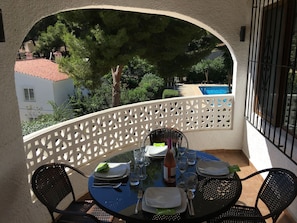 Outdoor dining - Detached 2 Bedroom Villa in El Portet, with large terraces and pool views (Teulada)