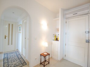 Interior - Beautiful apartment for 4 guests with WIFI, A/C, TV and patio (Alcúdia)