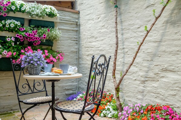 Outdoor dining - The Houses of Ginger (Ravenna)