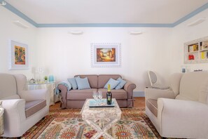 Smart TV, fireplace, books