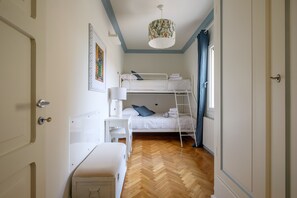2 bedrooms, in-room safe, iron/ironing board, free WiFi
