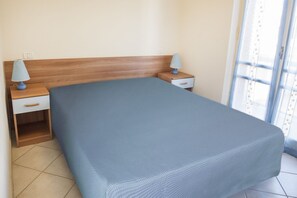 1 bedroom, bed sheets