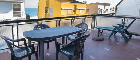 屋外ダイニングエリア