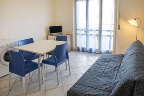 Dining - M029 - Marcelli, new seafront two-room apartment with terrace (Marcelli)