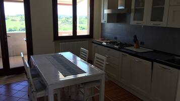 Kühlschrank, Ofen, Herdplatte, Geschirrspüler