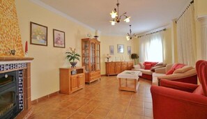 TV - CASA MARIT: Private pool, 5 bedr., 4 bathr., Airco., Wifi. (Nerja)