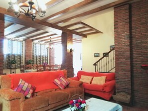 TV - CASA MARIT: Private pool, 5 bedr., 4 bathr., Airco., Wifi. (Nerja)