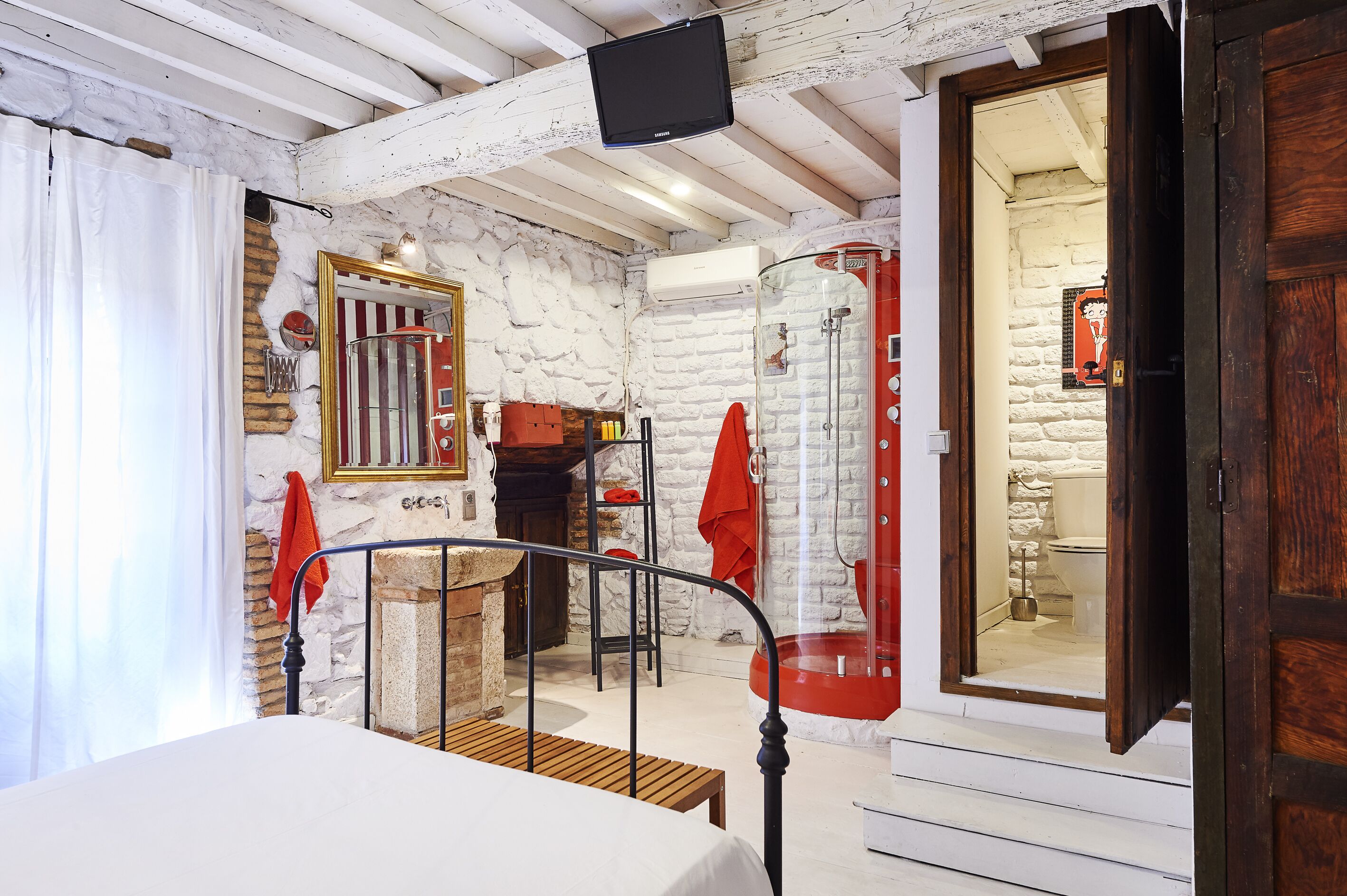 Sauna, 80 m2 garden, 5 rooms with full bathroom, cellar, dining room-kitchen