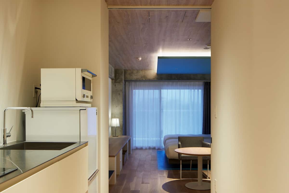 top floor twin, non smoking | private kitchen | fridge, microwave, oven, stovetop